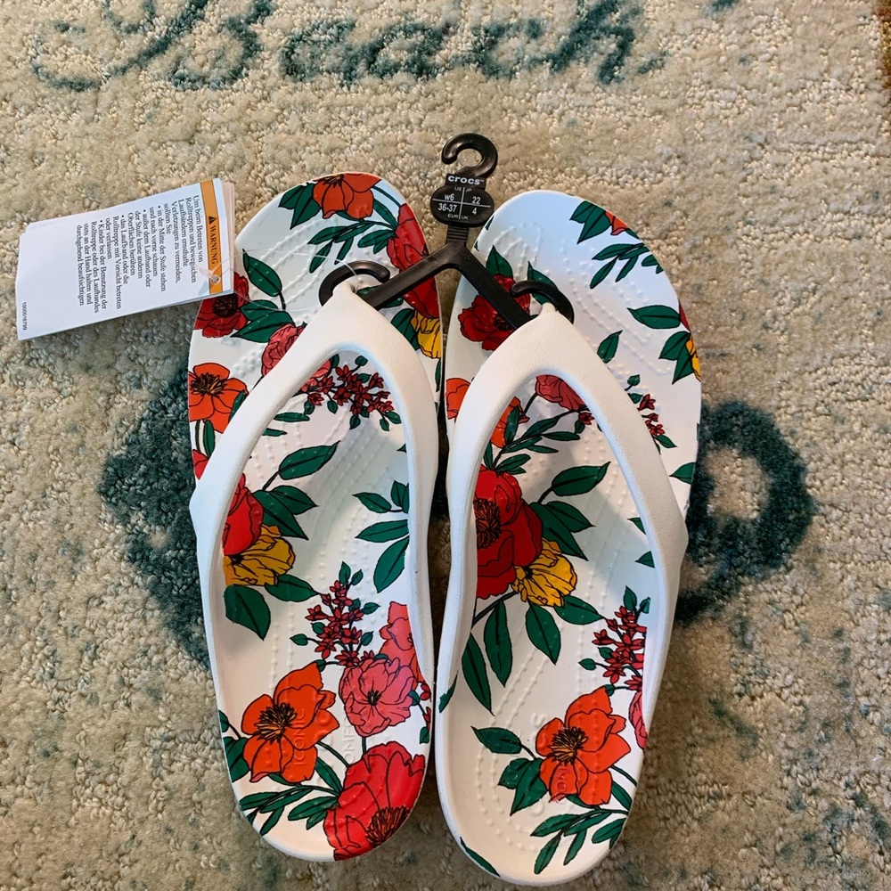 Crocs kadee II Printed floral flip flops